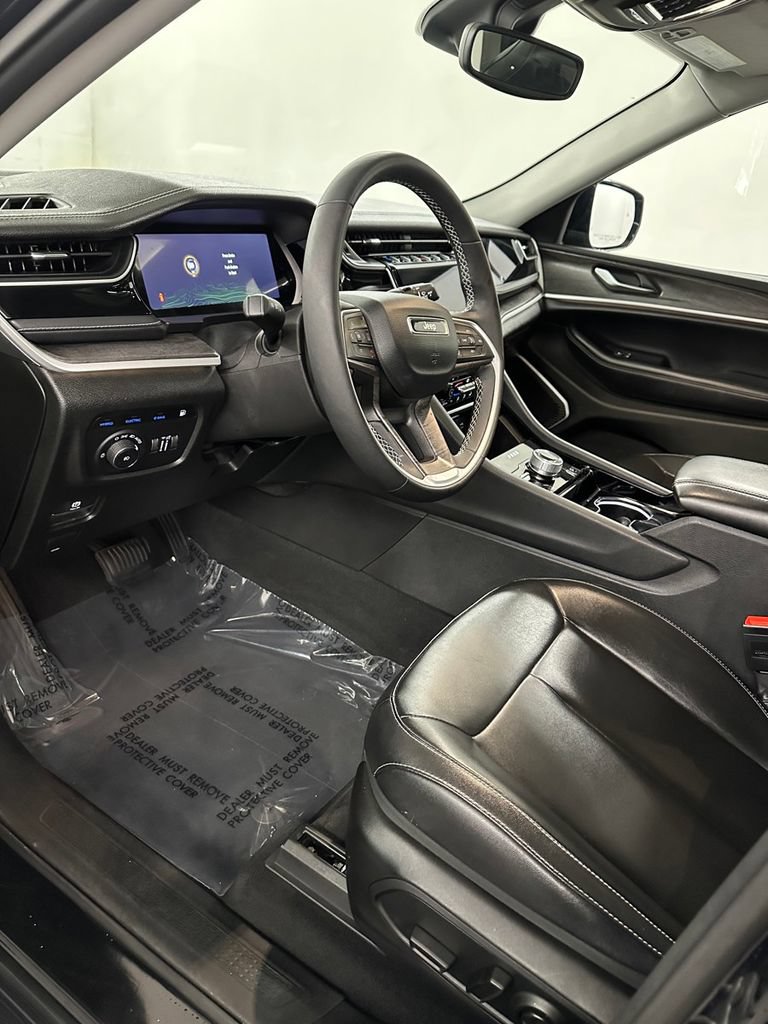 Used 2023 Jeep Grand Cherokee 4WD 4xe image 10