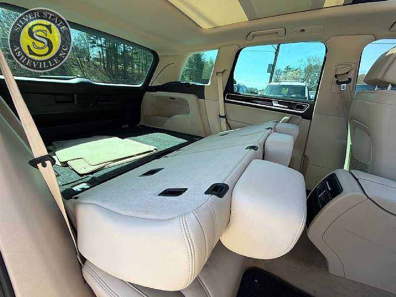 Used 2013 Volkswagen Touareg Executive image 19
