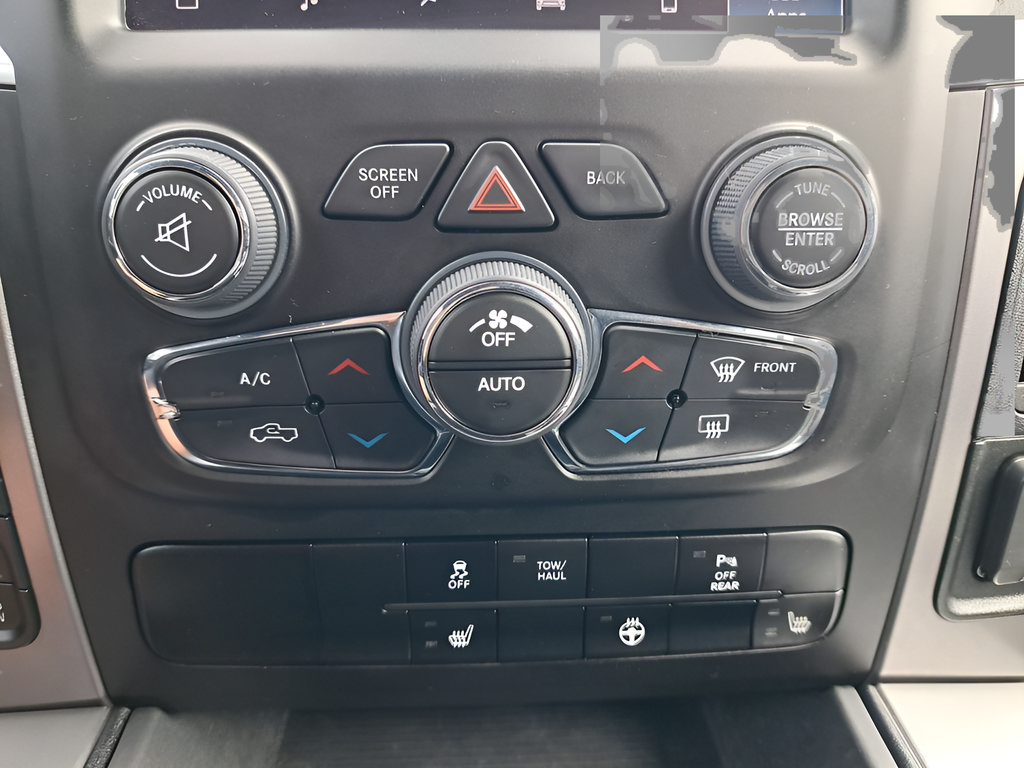 Used 2024 RAM 1500 Warlock AWD/4WD image 15
