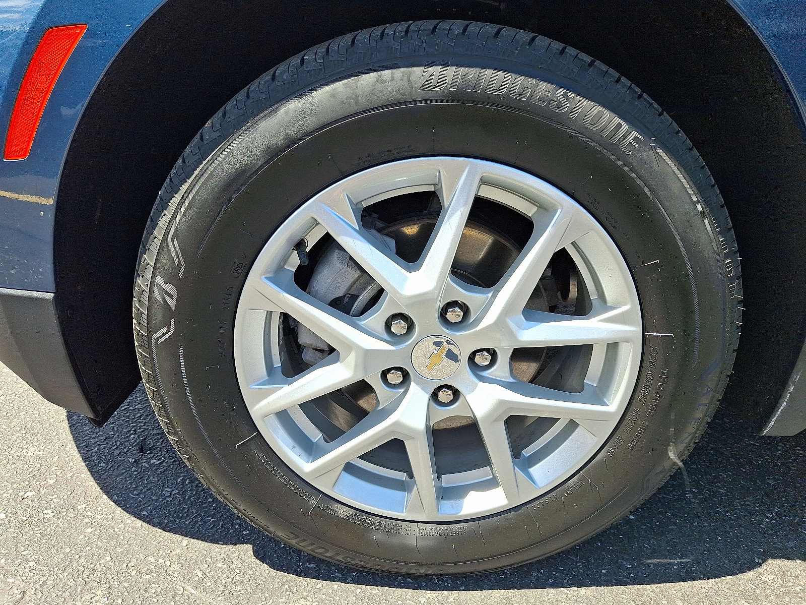 Used 2024 Chevrolet Equinox LS AWD/4WD image 9