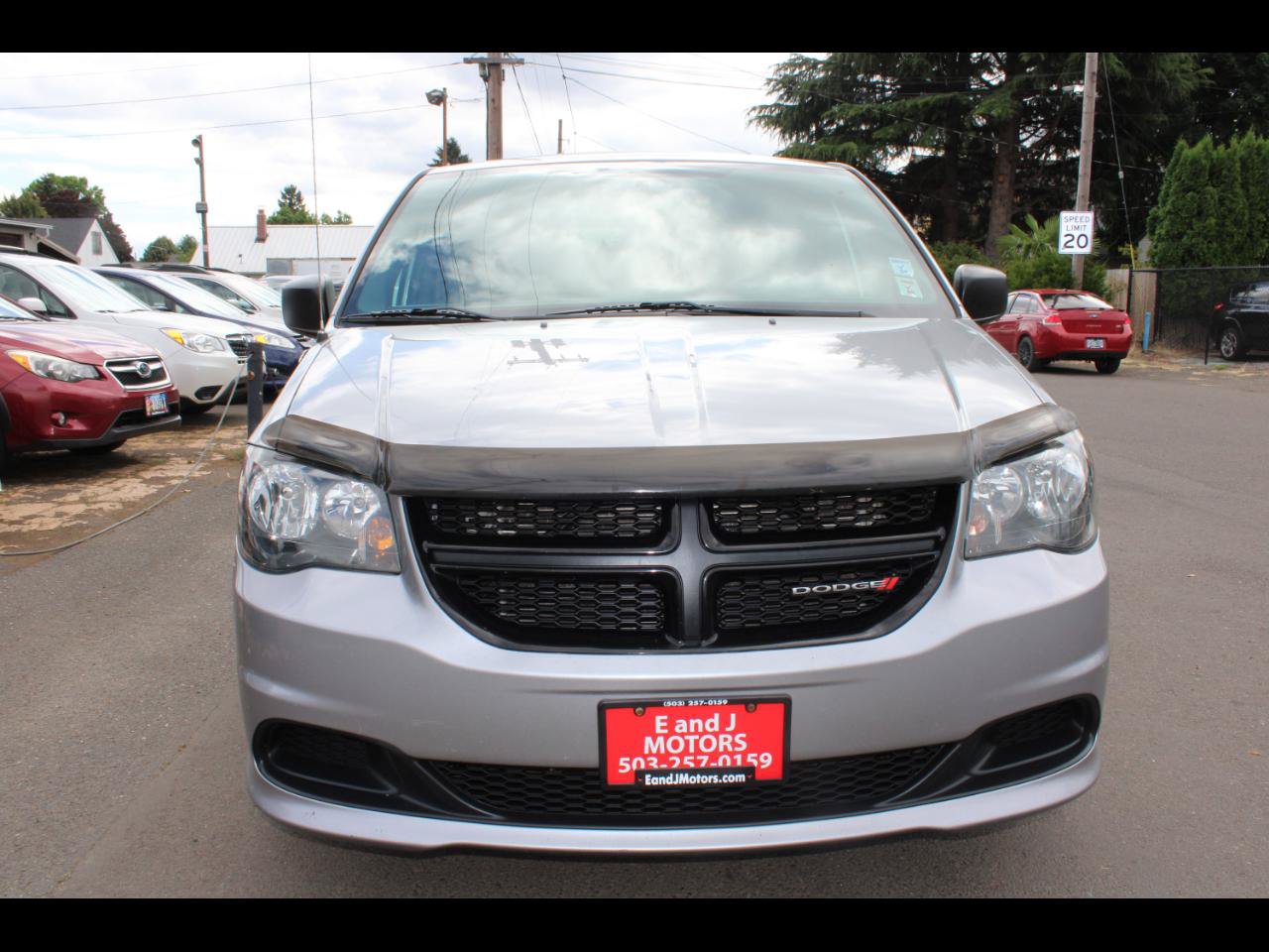 Used 2015 Dodge Grand Caravan SE w/ Quick Order Package 29E SE FWD image 2