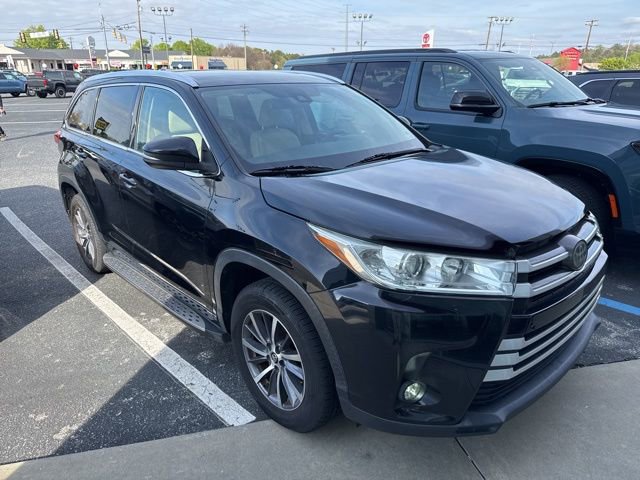 Used 2017 Toyota Highlander XLE image 1