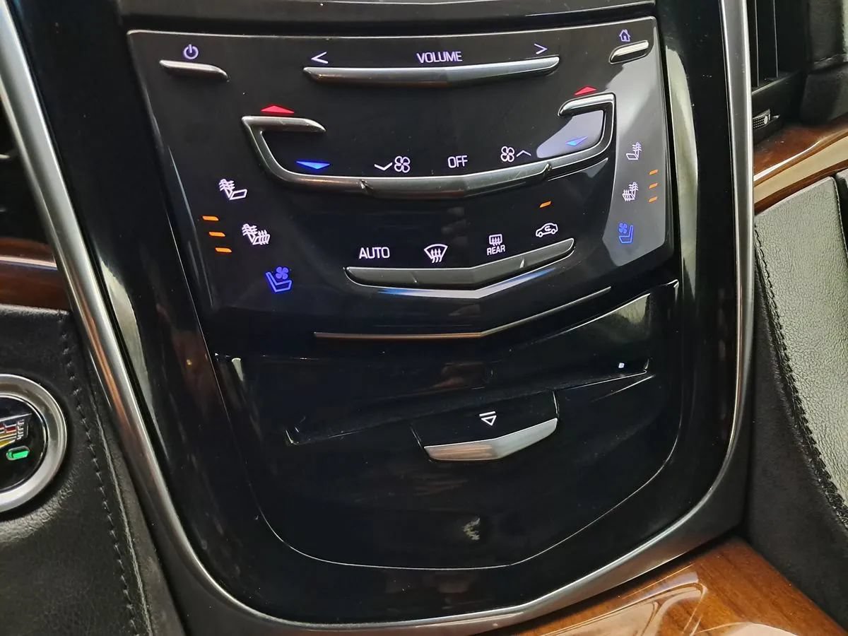 Used 2016 Cadillac Escalade 4WD image 17