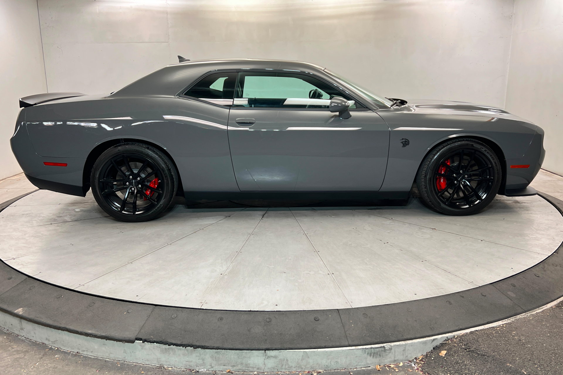 Used 2023 Dodge Challenger SRT Hellcat RWD image 6