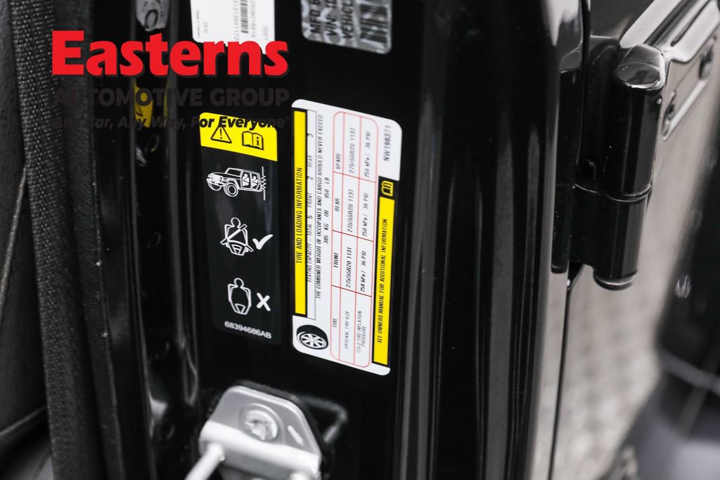 Used 2022 Jeep Wrangler Unlimited Sahara image 33