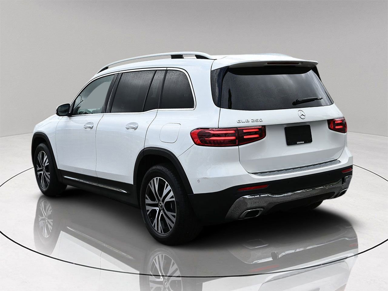 Certified 2025 Mercedes-Benz GLB 250 image 4