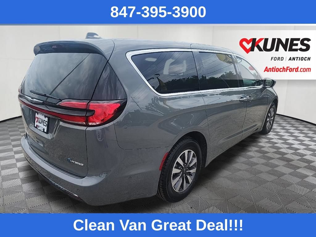 Used 2022 Chrysler Pacifica Touring-L w/ Uconnect Theater Family Group FWD image 11
