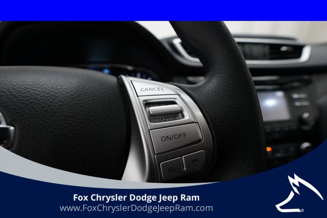 Used 2016 Nissan Rogue SV image 18