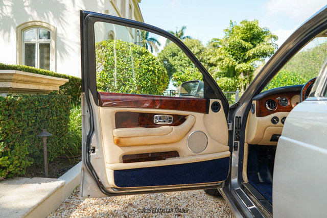 Used 2003 Bentley Arnage R image 19