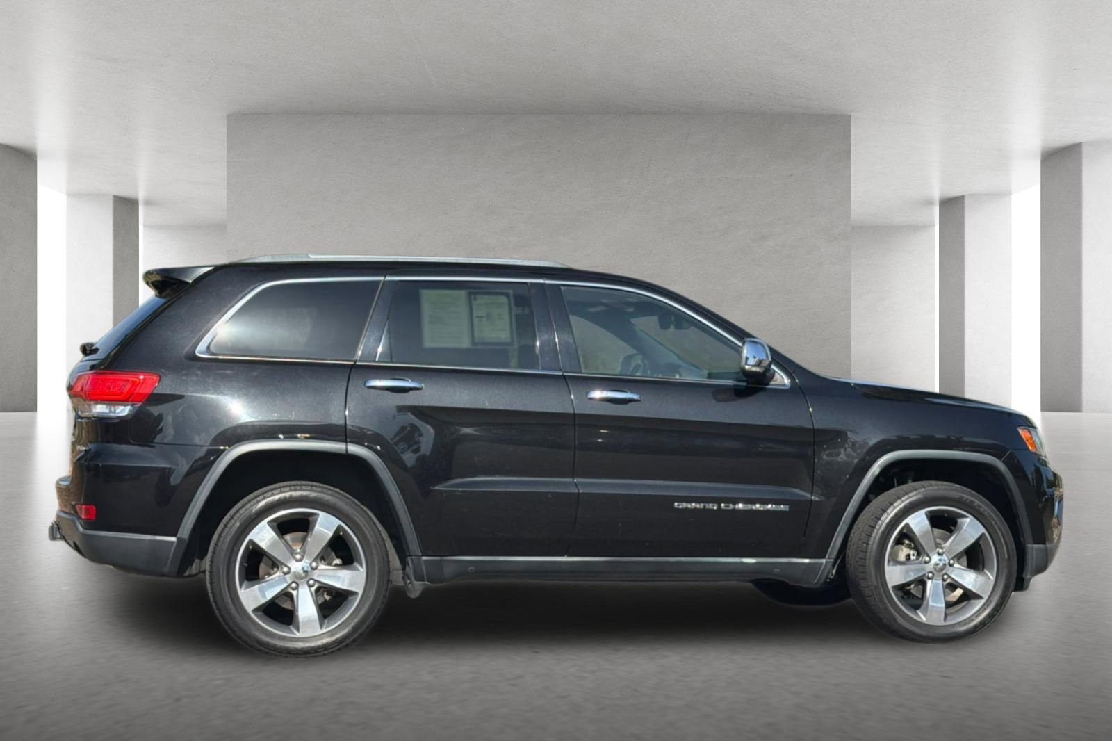 Used 2014 Jeep Grand Cherokee Limited w/ Trailer Tow Group IV AWD/4WD image 3