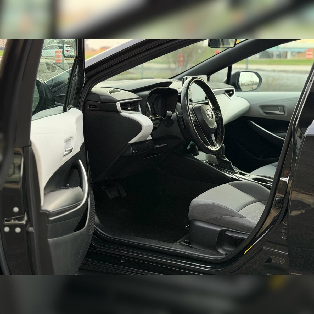 Used 2020 Toyota Corolla SE FWD image 6