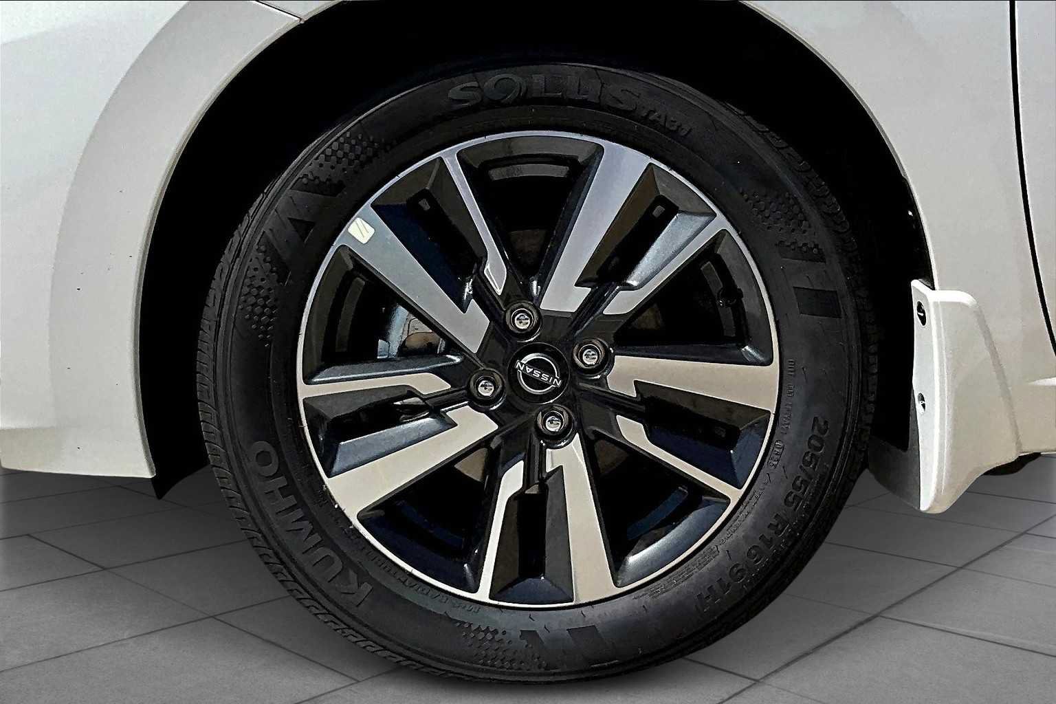 Certified 2025 Nissan Versa SV w/ Trunk Package FWD image 9