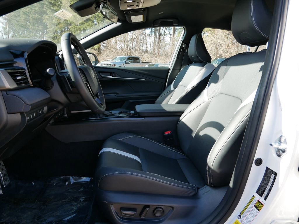 Used 2025 Toyota Camry SE image 14