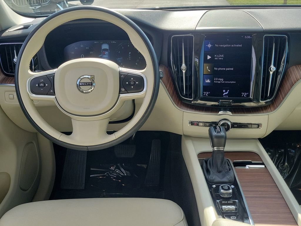 Used 2021 Volvo XC60 T5 Momentum w/ Protection Package Premier image 22