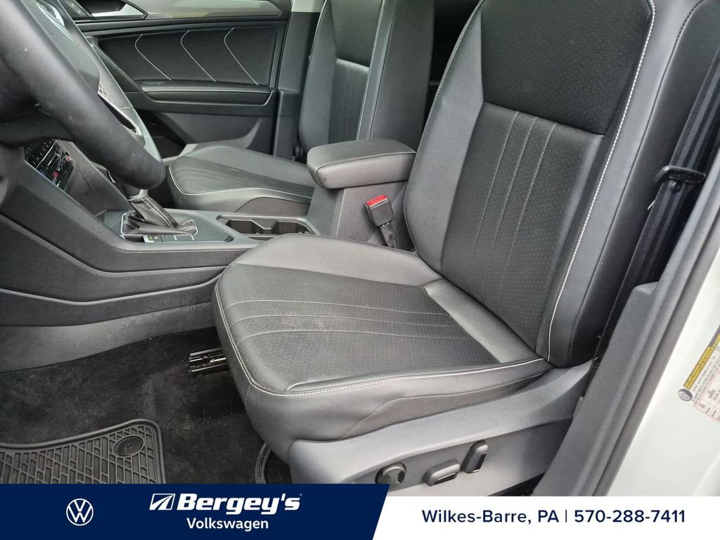 Certified 2023 Volkswagen Tiguan SE w/ Panoramic Sunroof Package FWD image 12