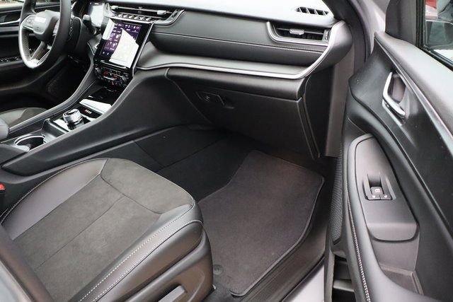 New 2025 Jeep Grand Cherokee Altitude image 42