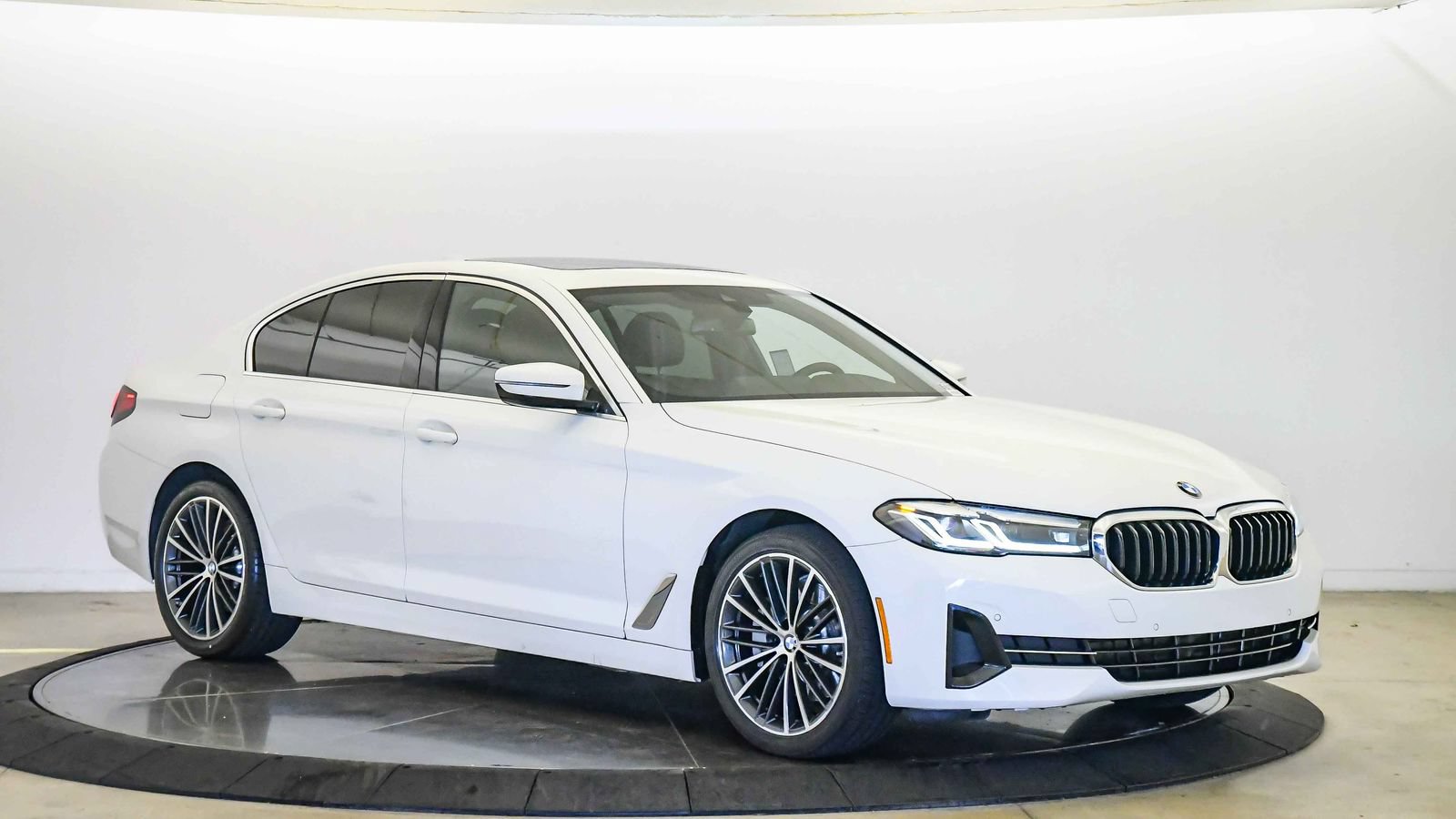 Used 2023 BMW 530i w/ Convenience Package RWD image 6