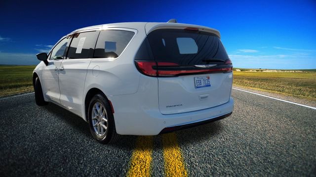 Certified 2024 Chrysler Pacifica Touring-L video 2