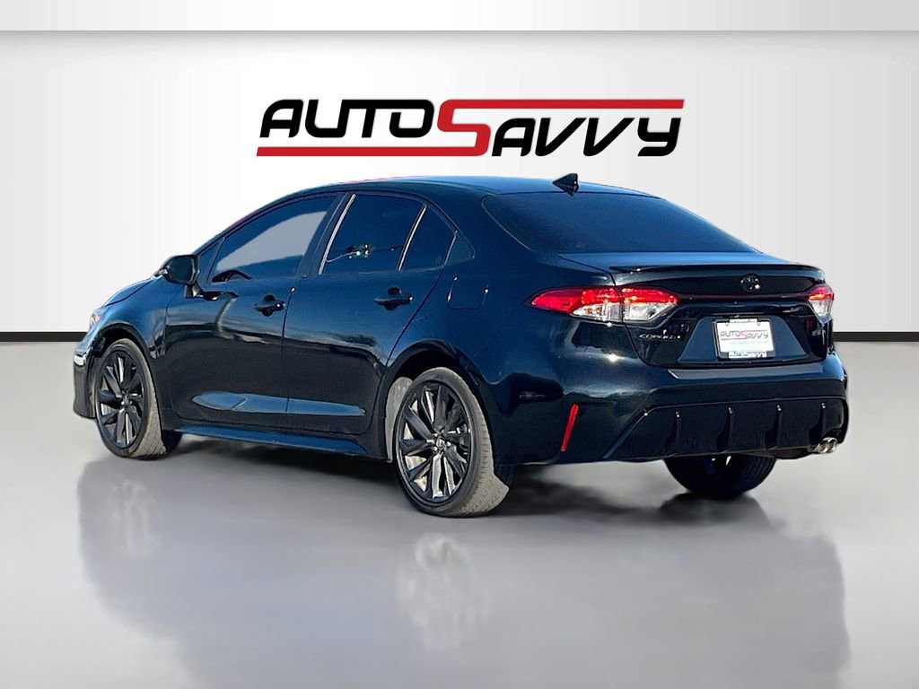 Used 2023 Toyota Corolla SE w/ SE Premium Package image 5