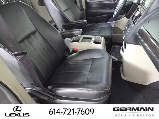 Used 2016 Chrysler Town & Country Touring w/ Driver Convenience Group FWD image 30