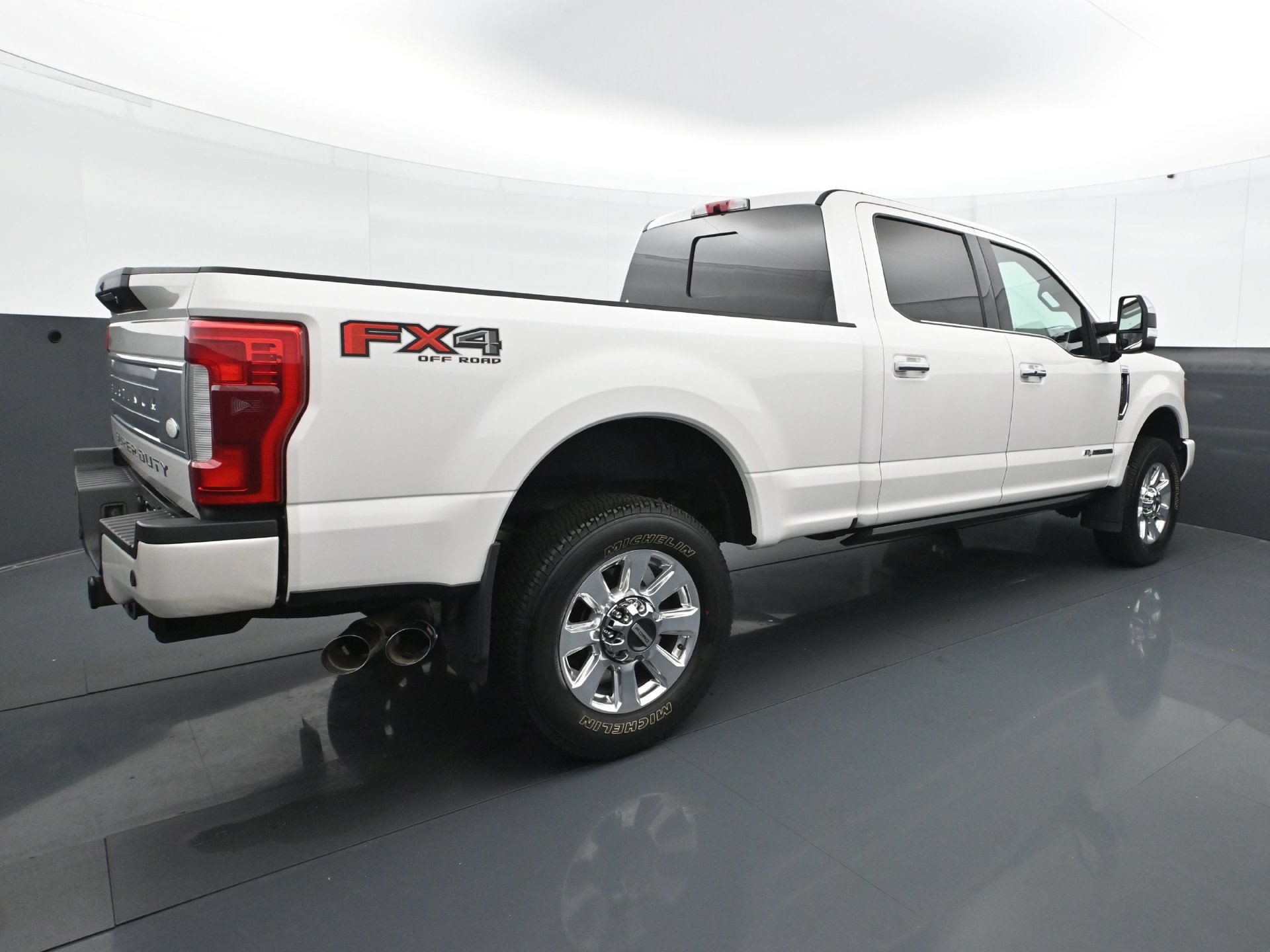 Used 2019 Ford F350 Platinum w/ Platinum Ultimate Package AWD/4WD image 7