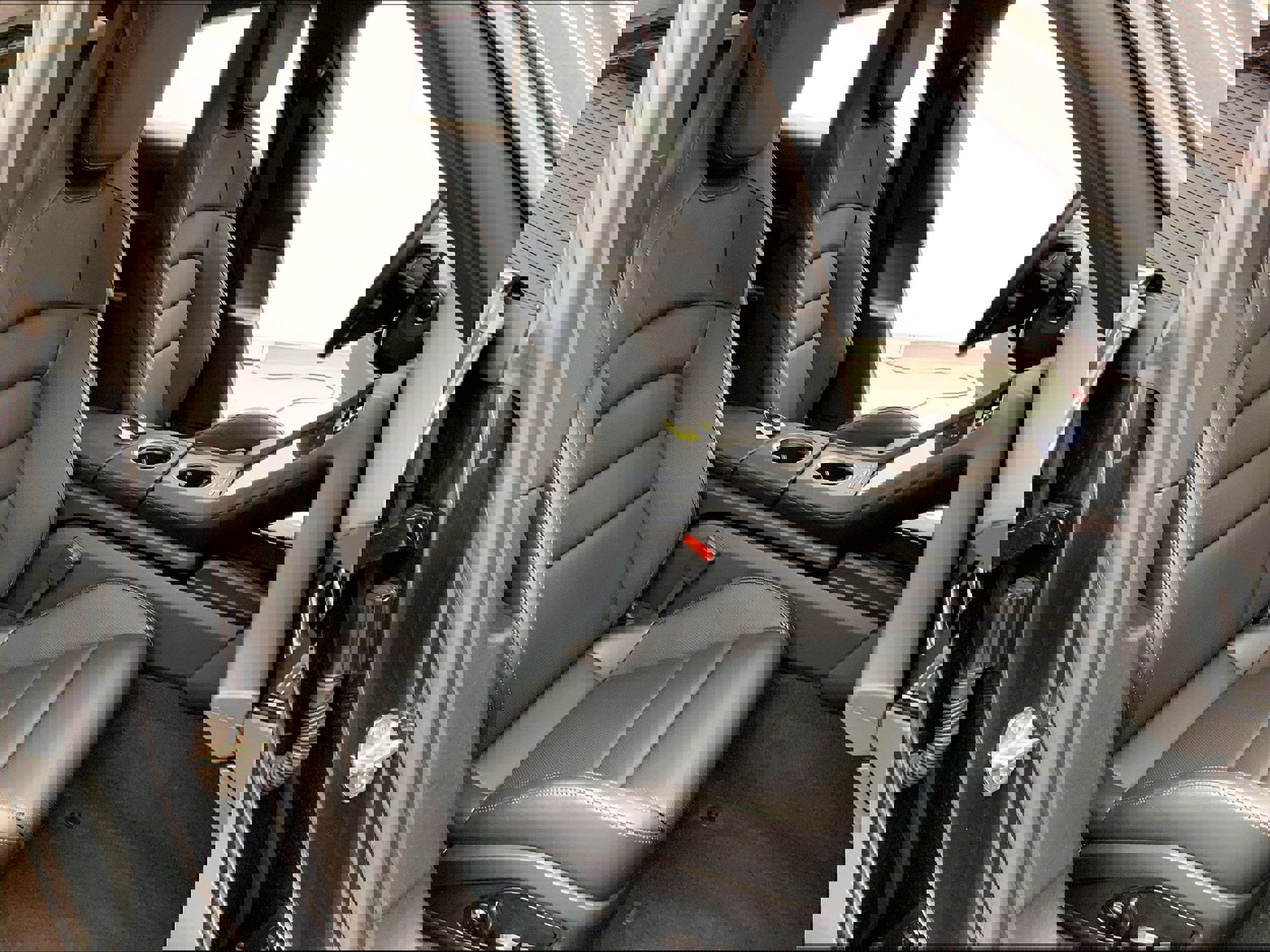 Used 2025 Porsche Taycan image 19