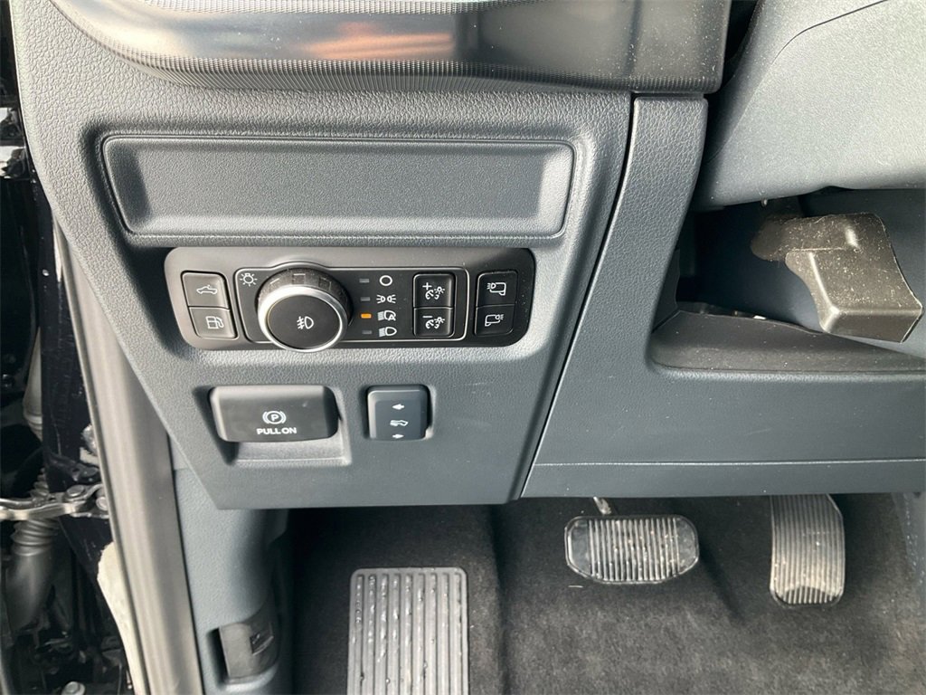 Used 2025 Ford F150 Lariat w/ Equipment Group 501A Mid image 26