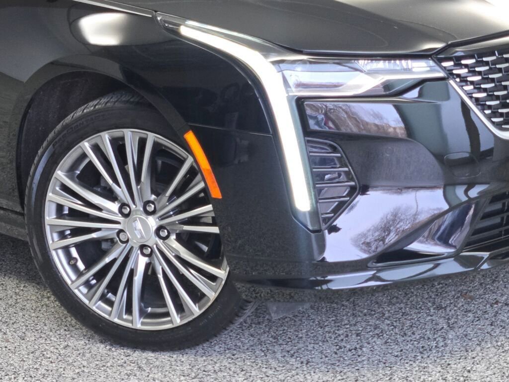 Used 2023 Cadillac CT4 Premium Luxury image 3