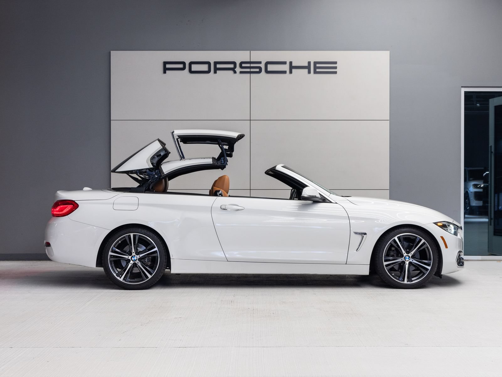 Used 2018 BMW 430i Convertible RWD image 9