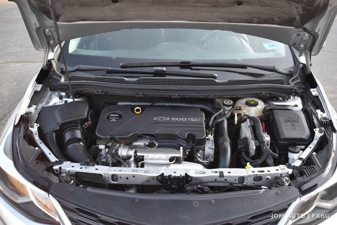 Used 2017 Chevrolet Cruze LT w/ Convenience Package image 32