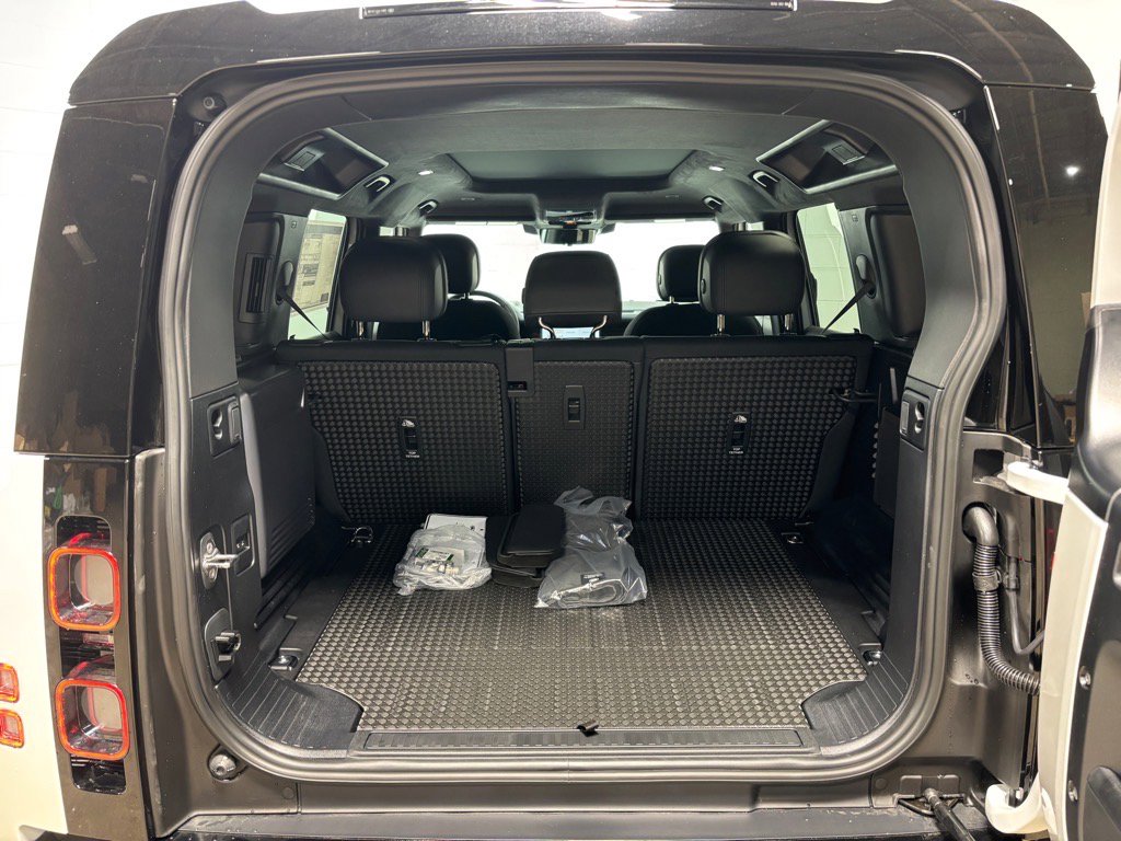 New 2025 Land Rover Defender 110 V8 image 41