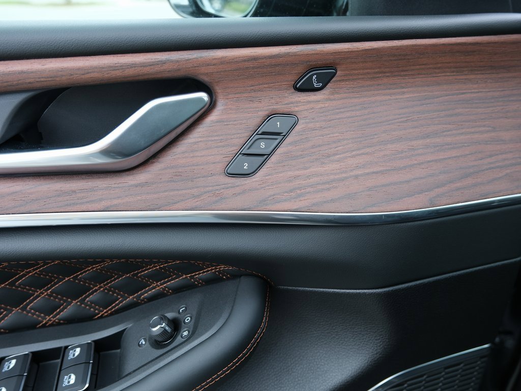 New 2025 Jeep Grand Cherokee Summit image 29
