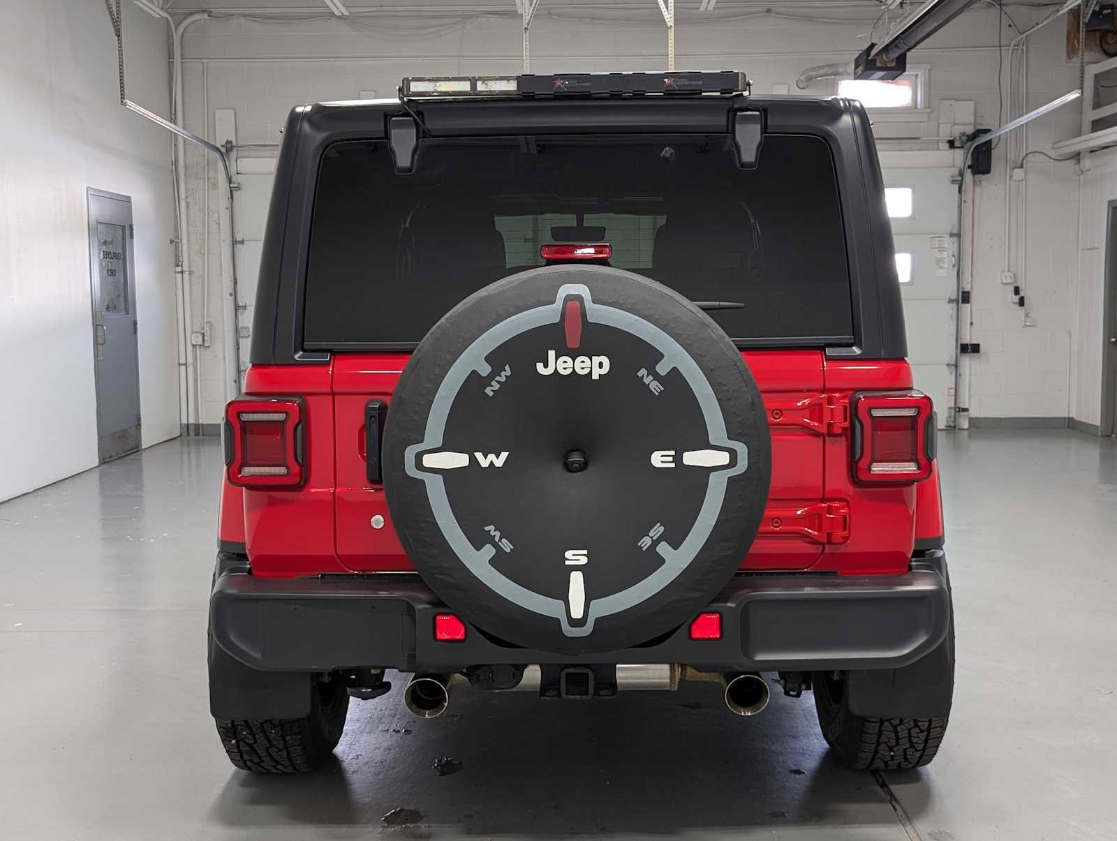 Used 2019 Jeep Wrangler Unlimited Sahara AWD/4WD image 9
