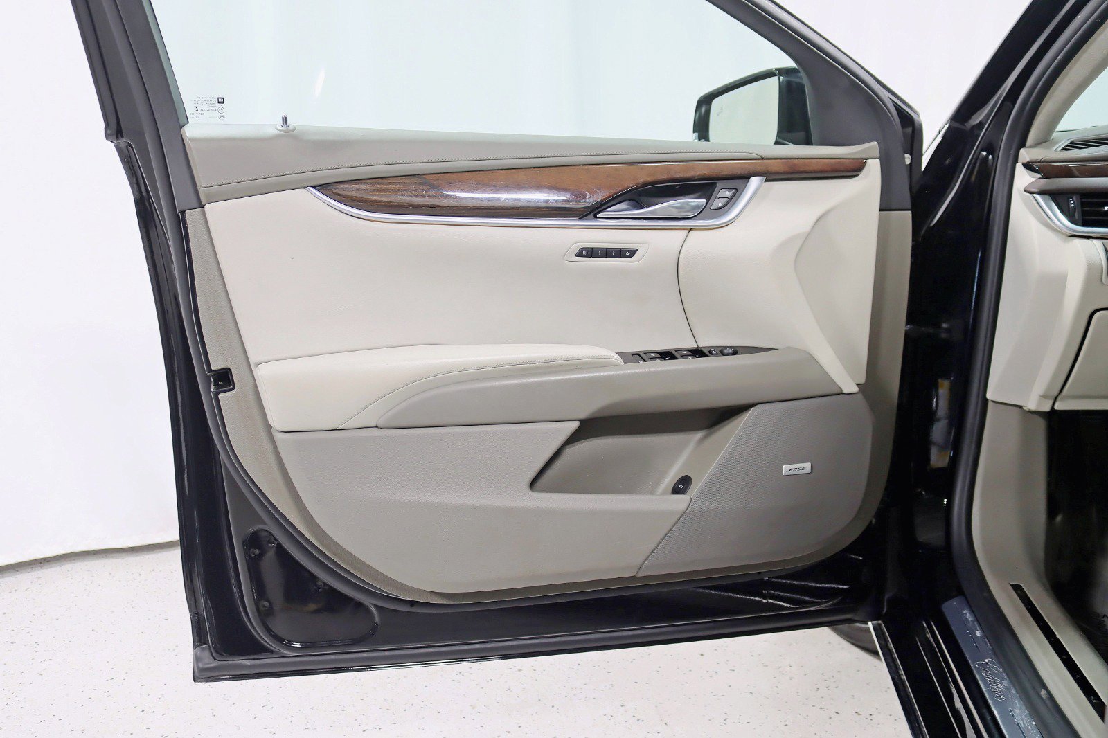 Used 2015 Cadillac XTS Platinum image 34