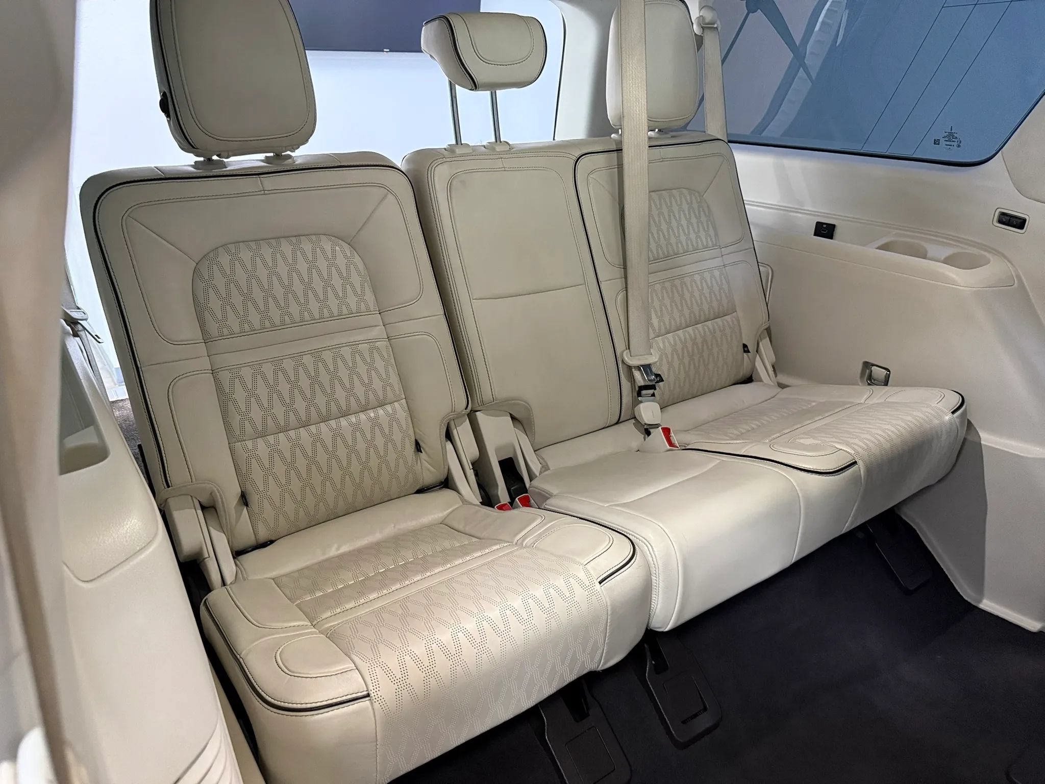Used 2020 Lincoln Navigator L Black Label w/ Cargo Convenience Package AWD/4WD image 22