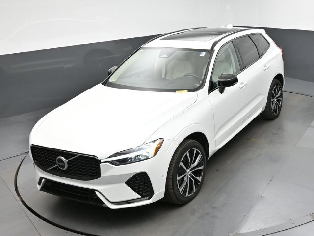 Used 2024 Volvo XC60 B5 Plus AWD/4WD image 44