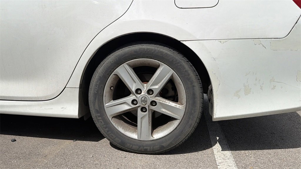 Used 2014 Toyota Camry SE image 9