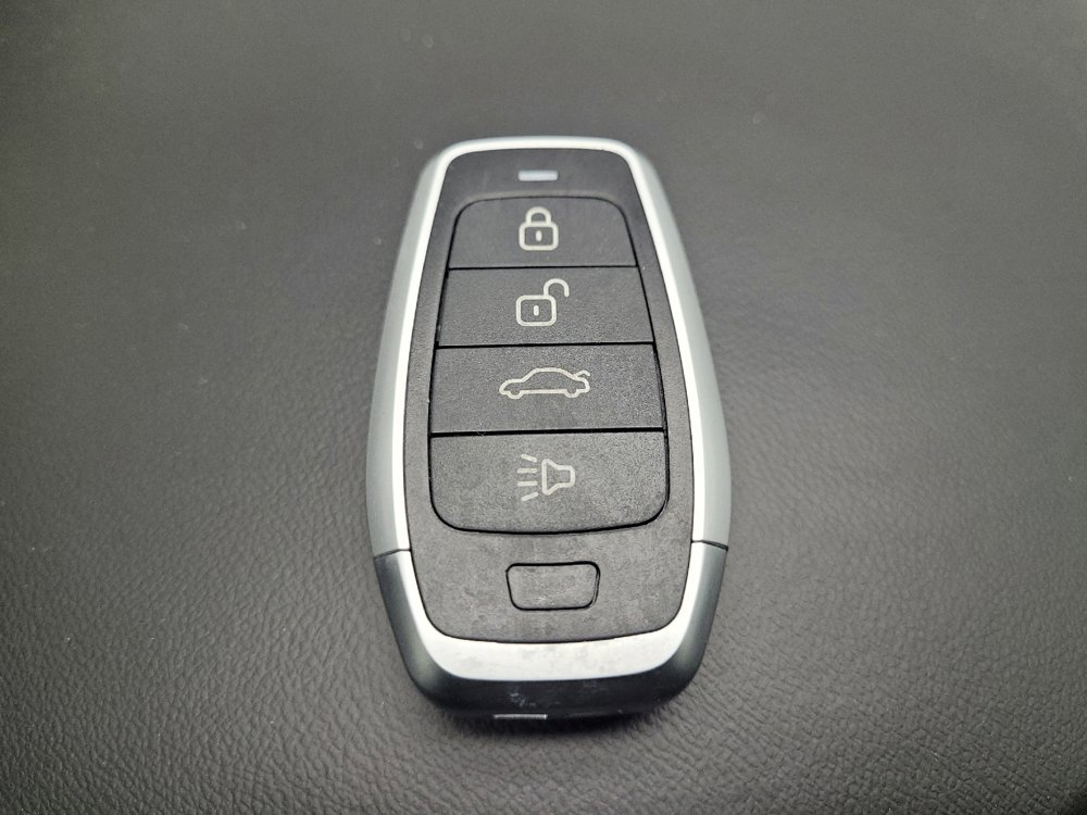 Used 2021 Chevrolet Malibu LT FWD image 32