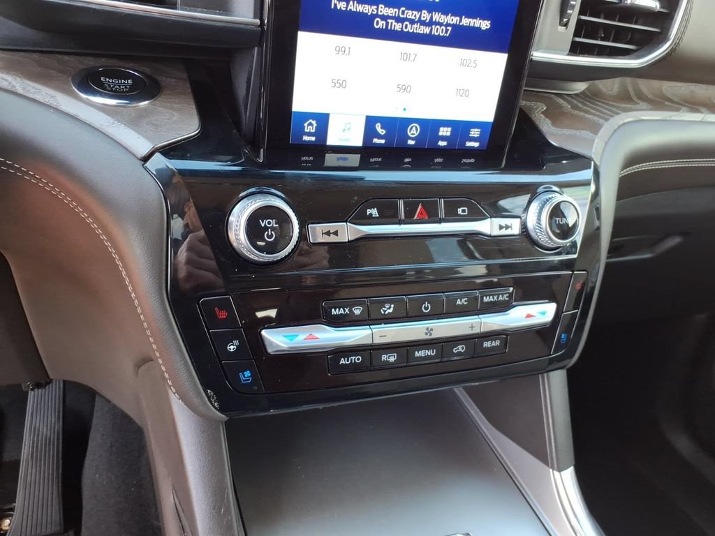 Used 2022 Ford Explorer Platinum w/ Equipment Group 601A AWD/4WD image 12