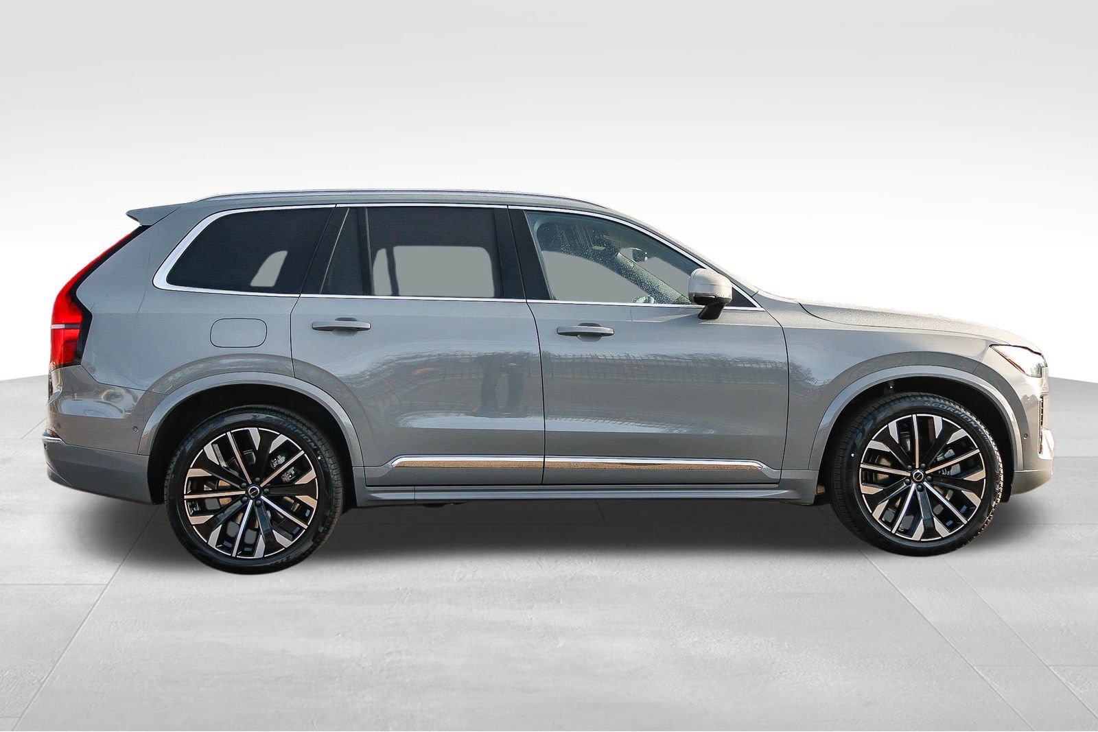 New 2026 Volvo XC90 T8 Plus w/ Protection Package AWD/4WD image 4
