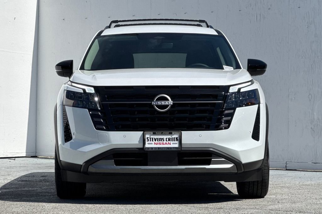 New 2026 Nissan Pathfinder SL image 2