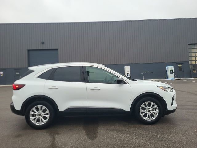 Used 2023 Ford Escape Active image 2