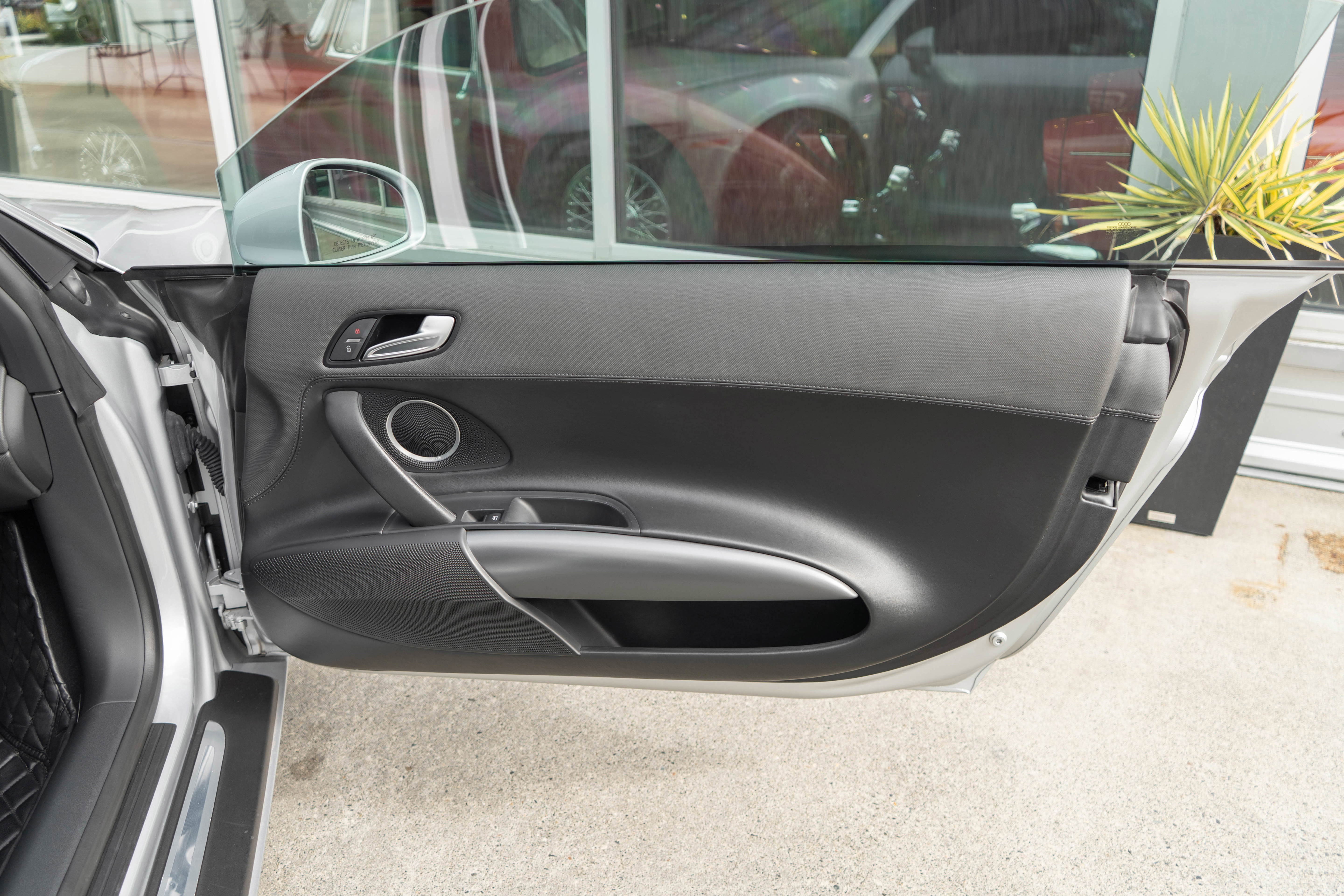 Used 2009 Audi R8 V8 image 28