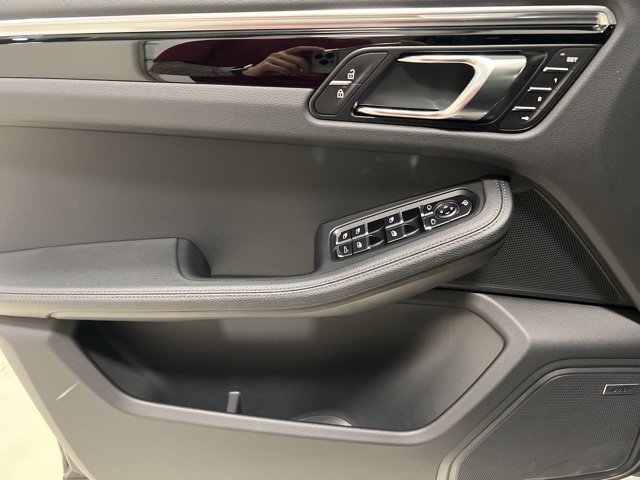 Used 2025 Porsche Macan T image 14