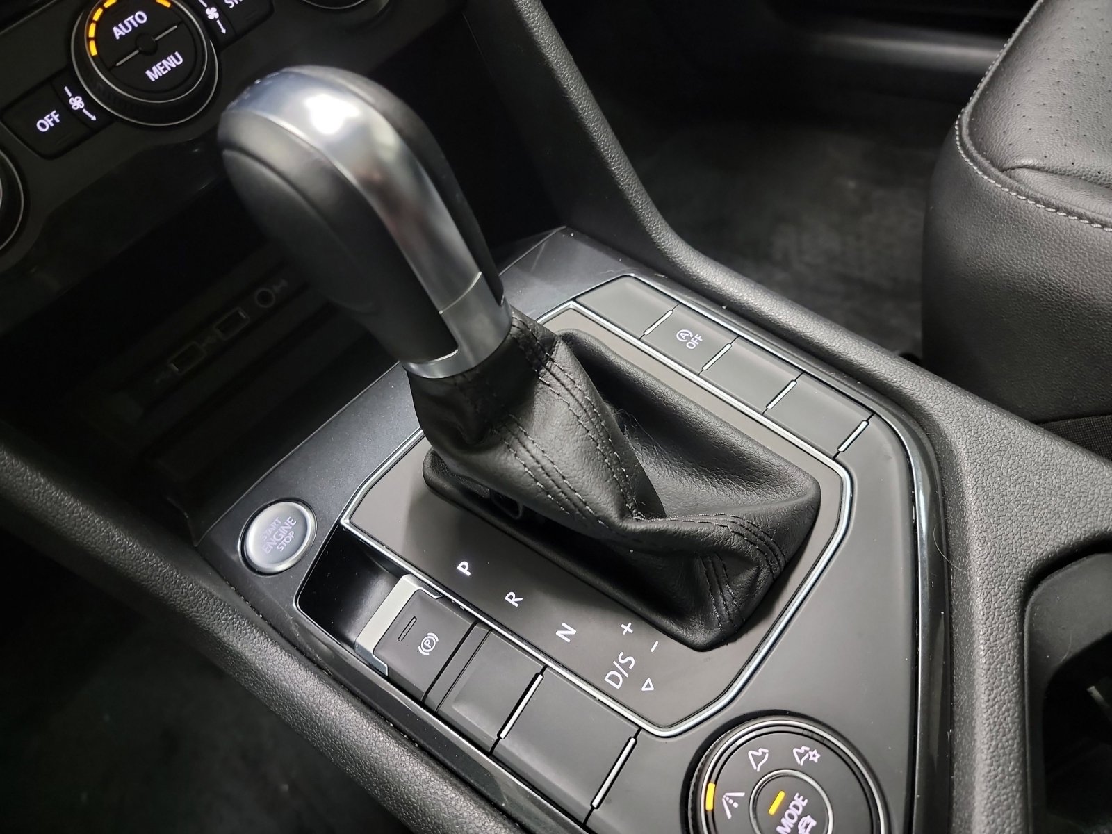 Used 2019 Volkswagen Tiguan SE w/ Panoramic Sunroof Package image 27