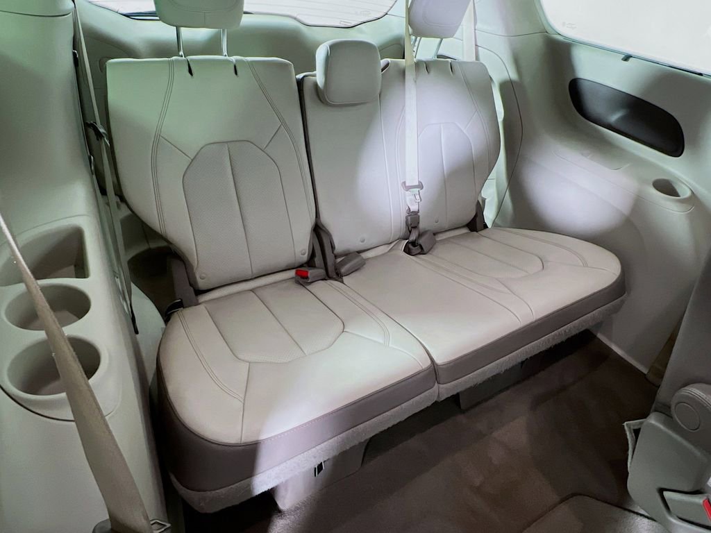 Used 2019 Chrysler Pacifica Touring-L w/ Advanced Safetytec Group FWD image 27