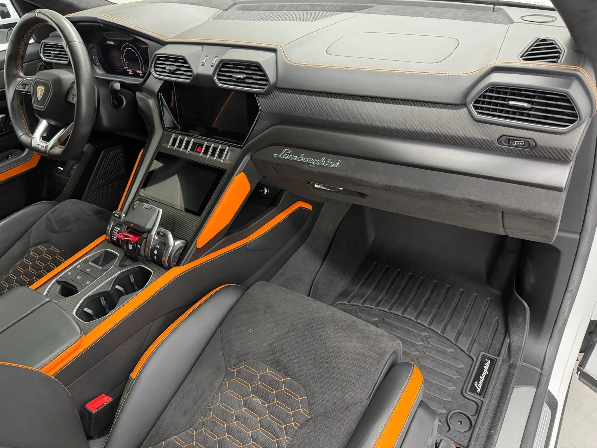 Used 2022 Lamborghini Urus AWD/4WD image 59