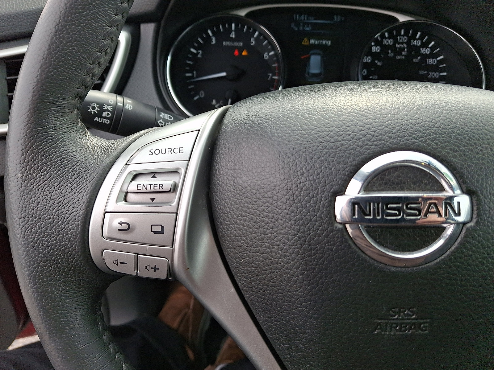 Used 2015 Nissan Rogue SL image 21