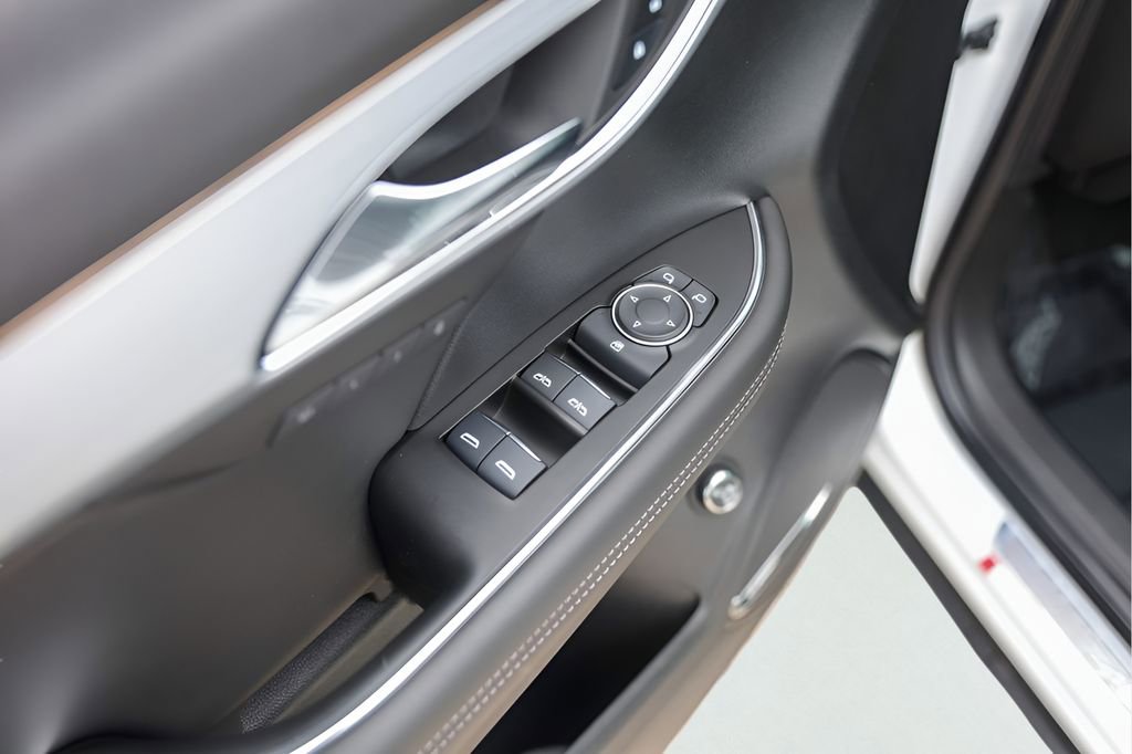 Used 2025 Buick Envision Avenir AWD/4WD image 11