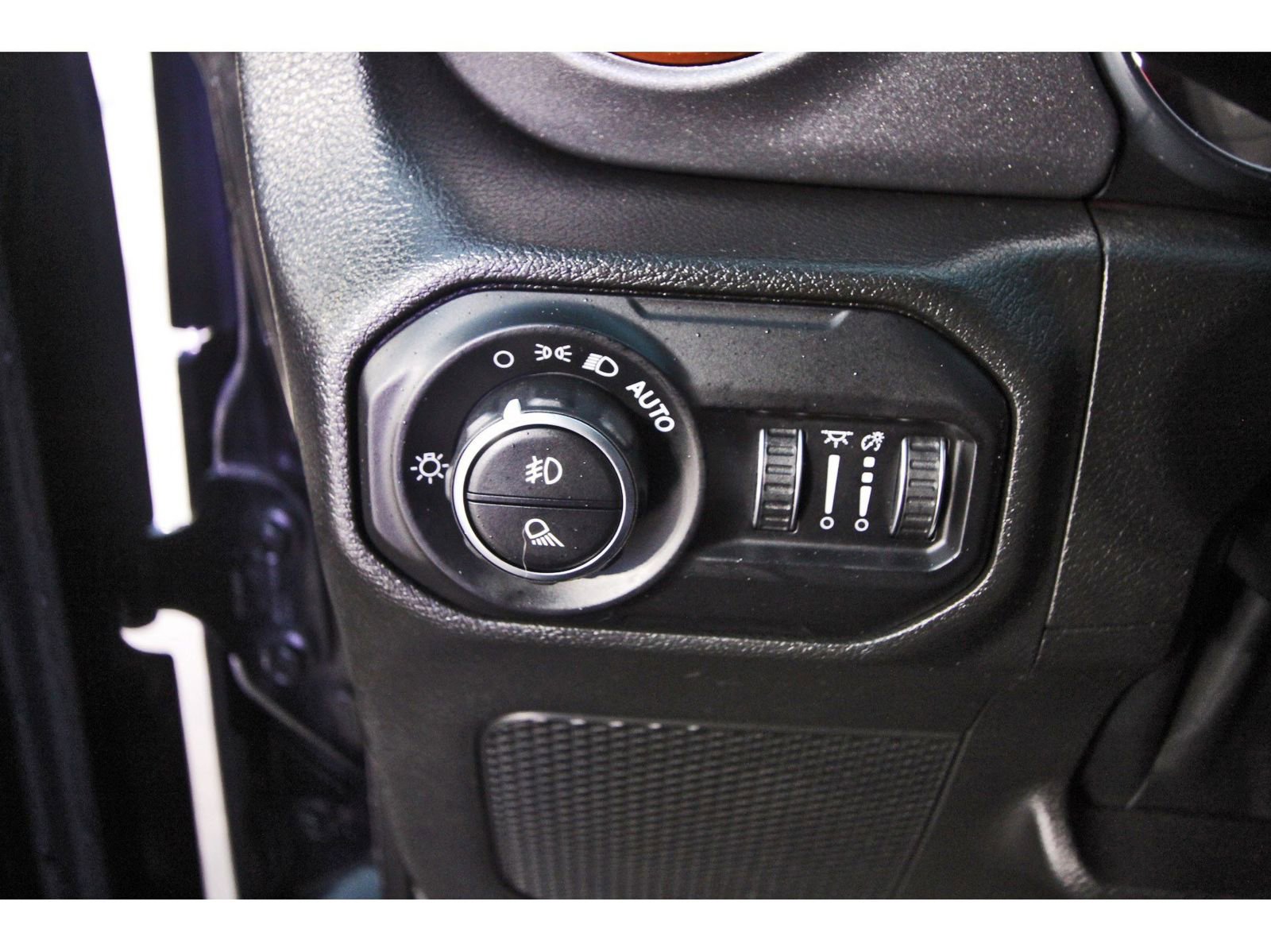 Used 2022 Jeep Gladiator Mojave w/ Cold Weather Group image 20